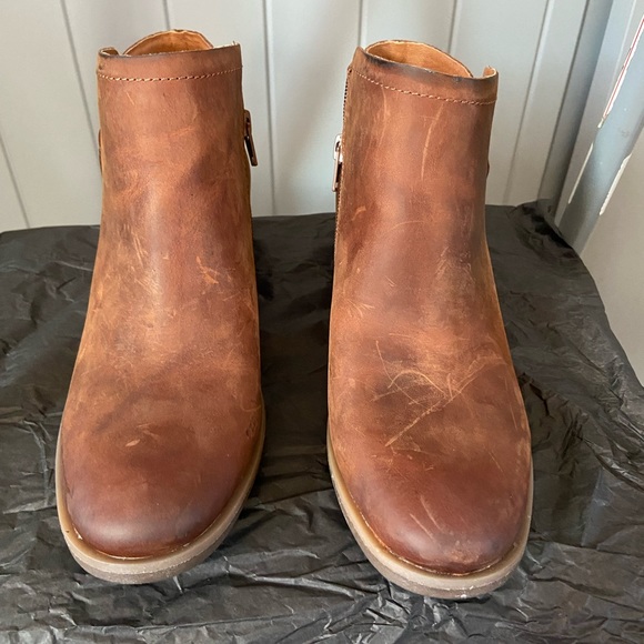 NIB Korks Sonya Distressed Leather Boot - Picture 9 of 10